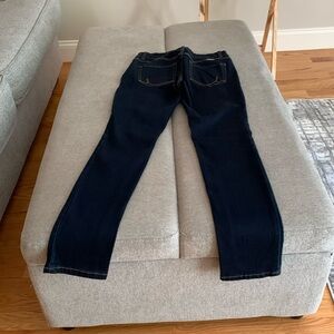 Skinny leg regular fit size 2P skinny jeans new condition